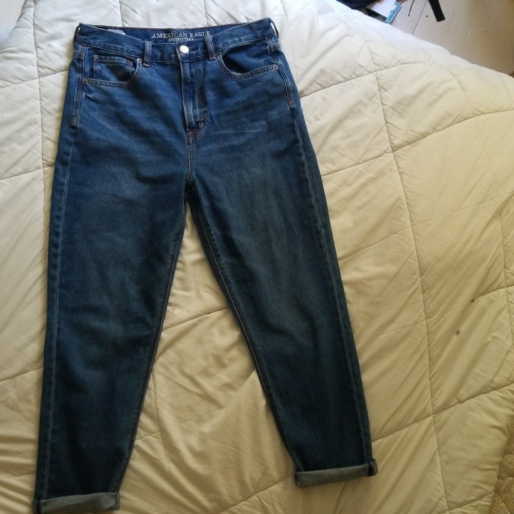 BRAND NEW  AE mom jeans!